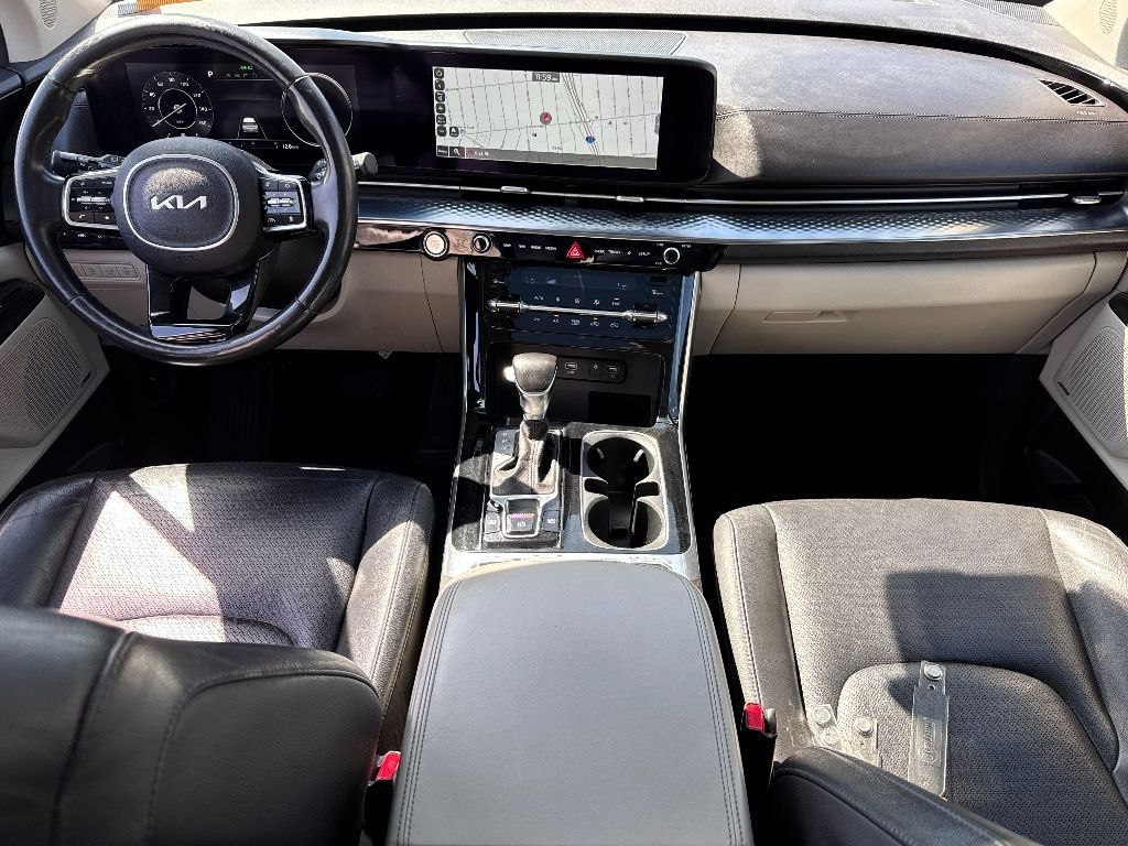 Vehicle image 33 of 36