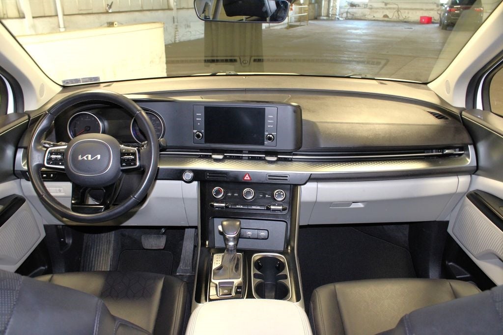 Vehicle image 14 of 64