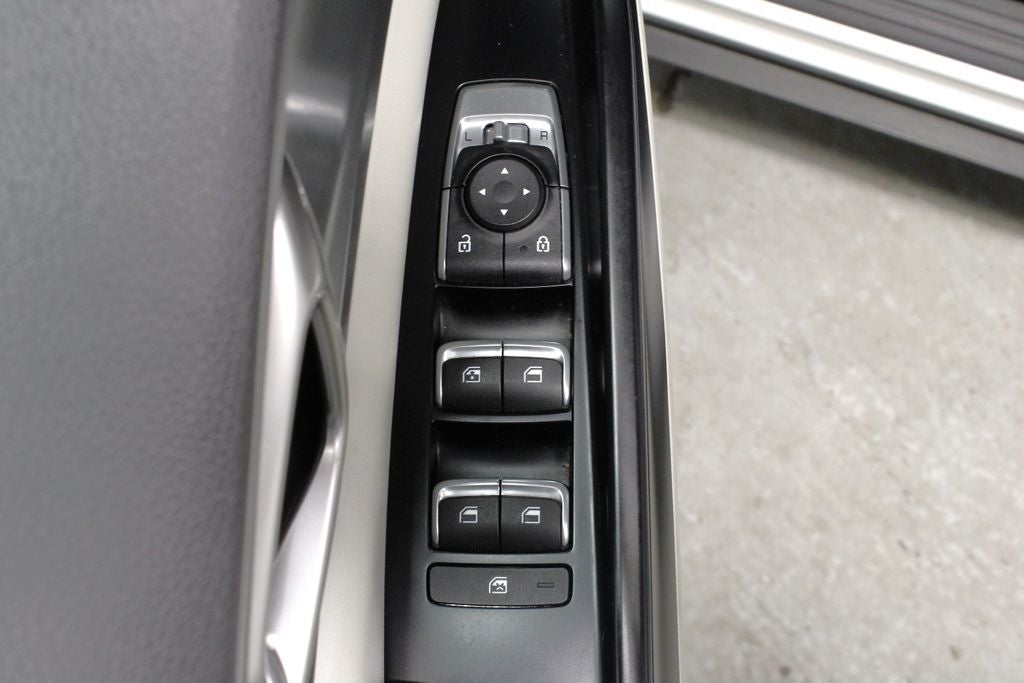 Vehicle image 40 of 64
