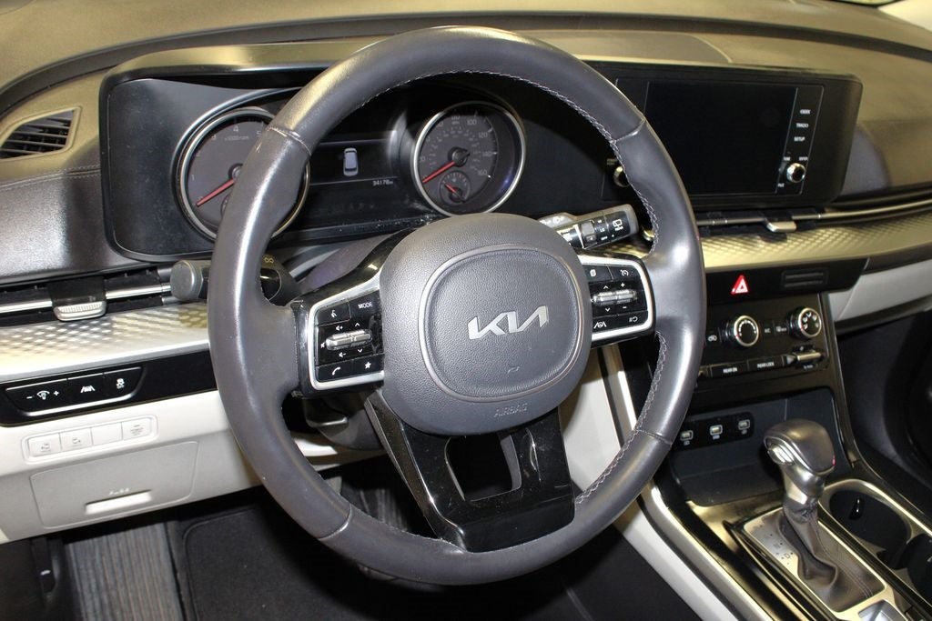 Vehicle image 18 of 64