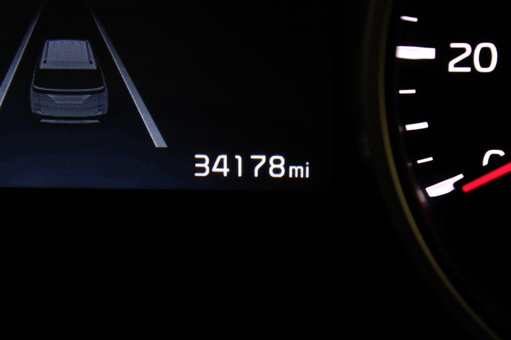 Vehicle image 16 of 64