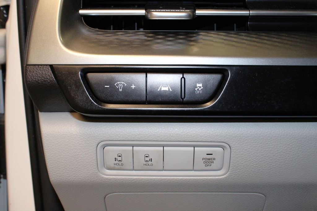 Vehicle image 17 of 64