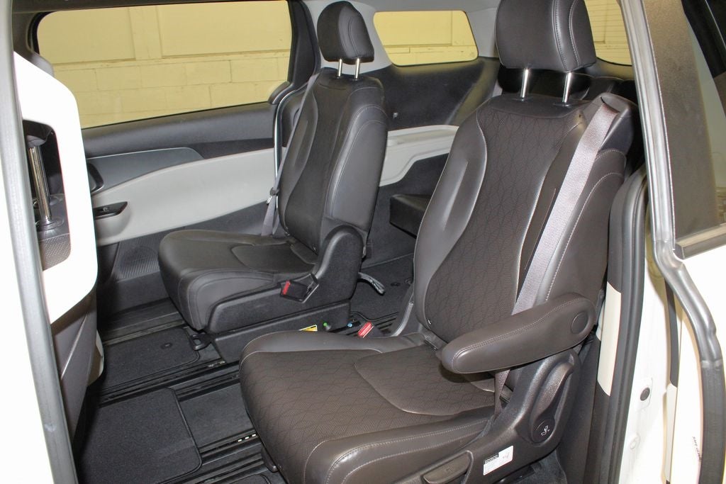 Vehicle image 46 of 64