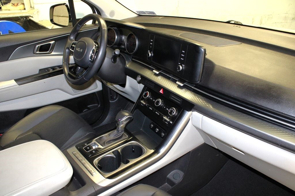 Vehicle image 43 of 64