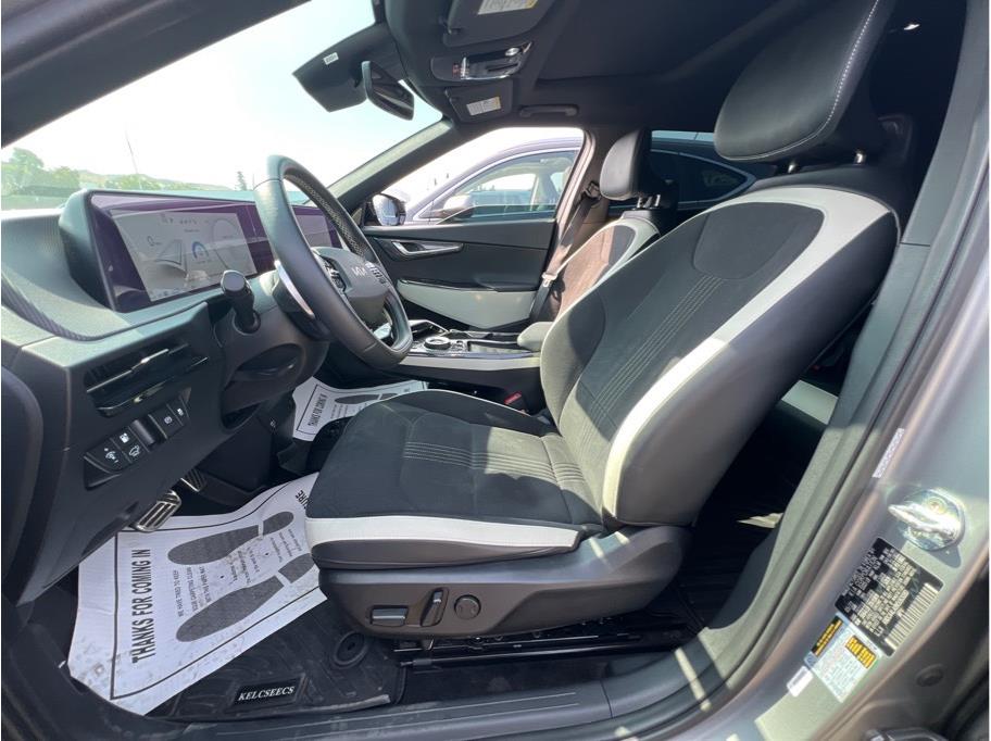 Vehicle image 23 of 24