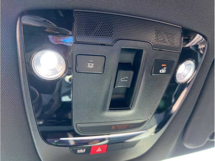 Vehicle image 20 of 24