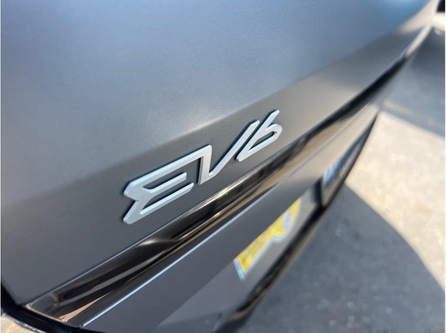 Vehicle image 21 of 24