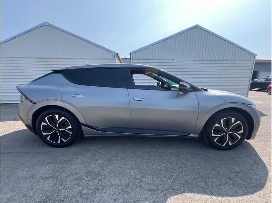 Vehicle image 4 of 24