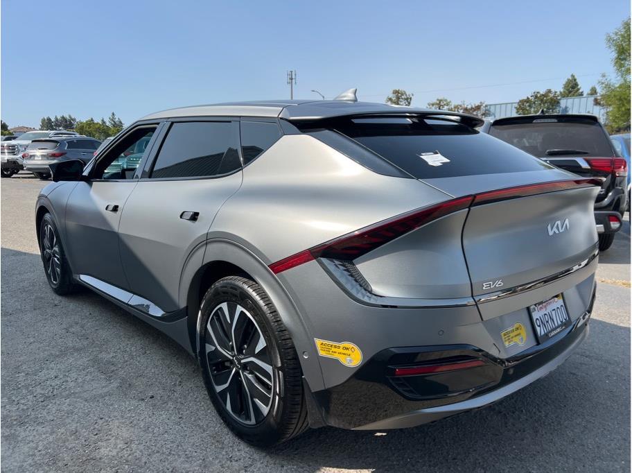 Vehicle image 6 of 24