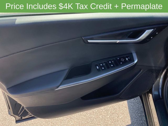 Vehicle image 12 of 27