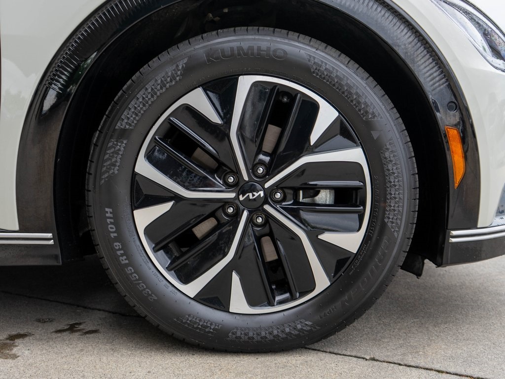 Vehicle image 11 of 36