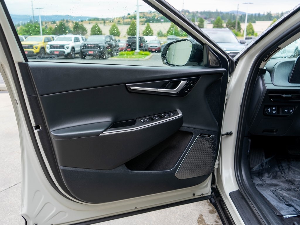 Vehicle image 34 of 36