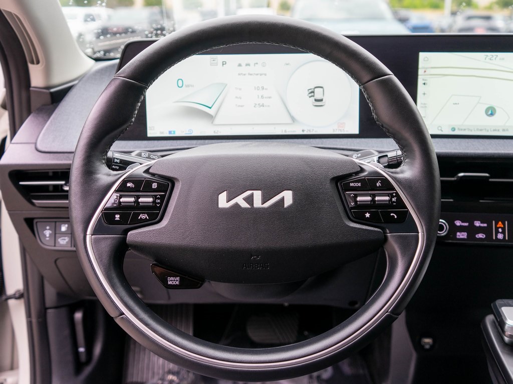 Vehicle image 22 of 36