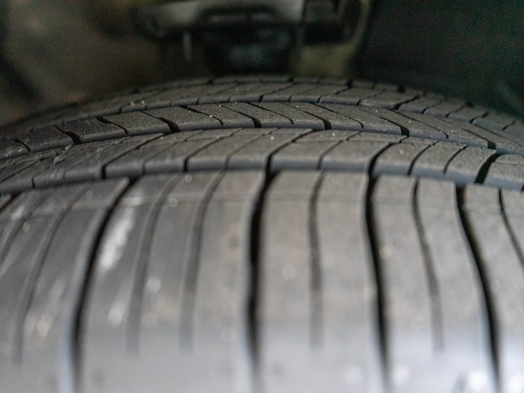 Vehicle image 14 of 36
