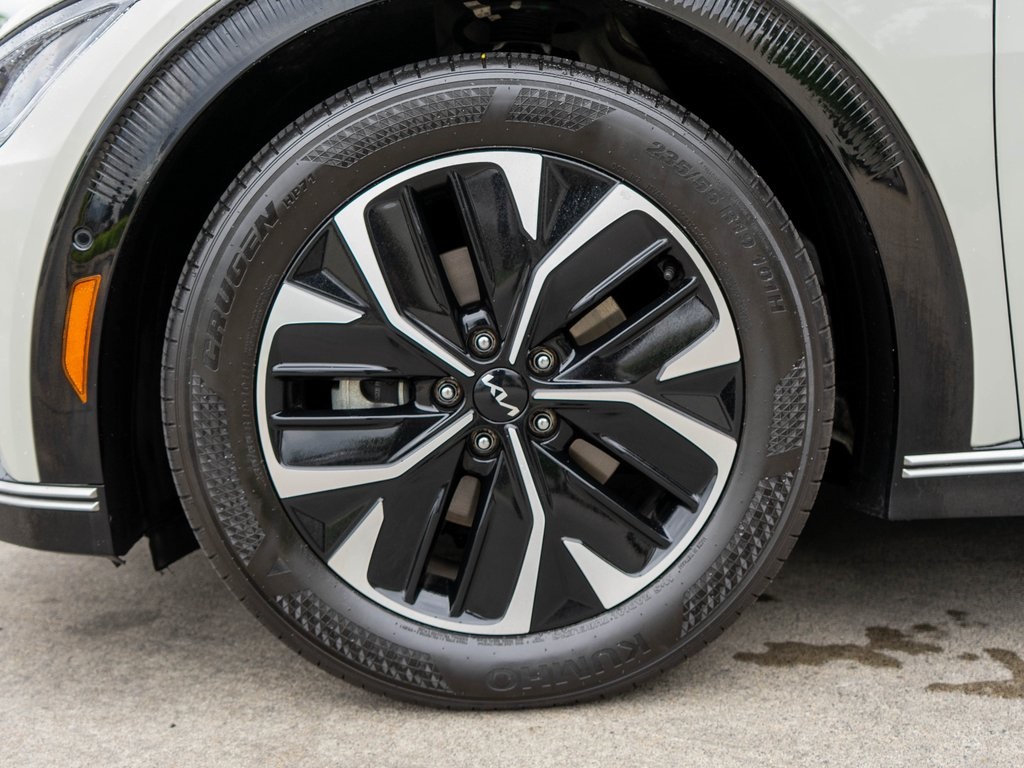 Vehicle image 10 of 36