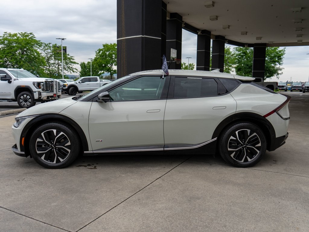 Vehicle image 8 of 36