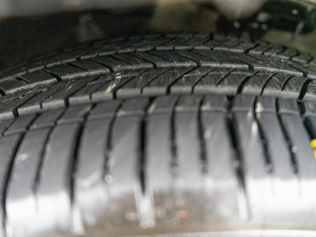Vehicle image 17 of 36