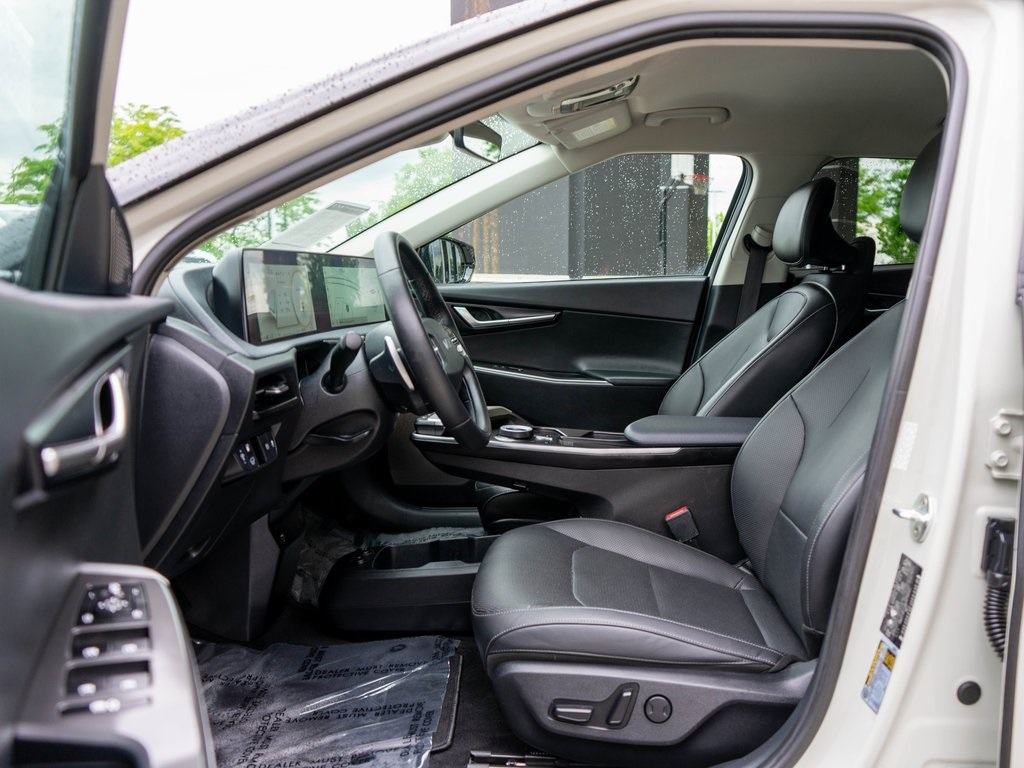 Vehicle image 33 of 36