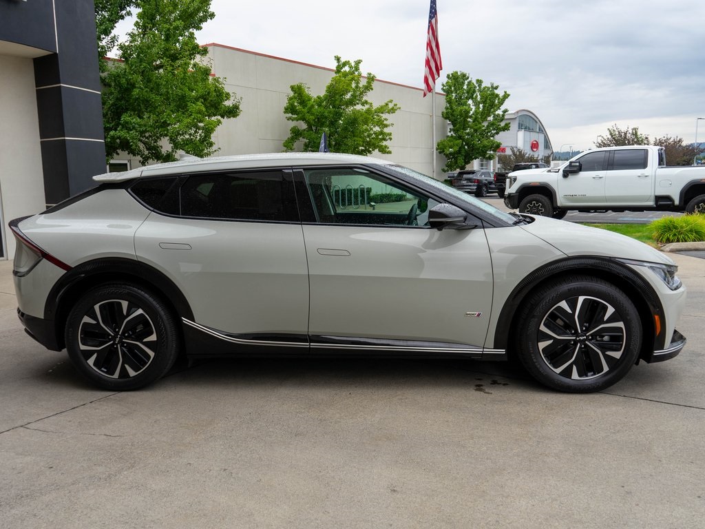 Vehicle image 4 of 36