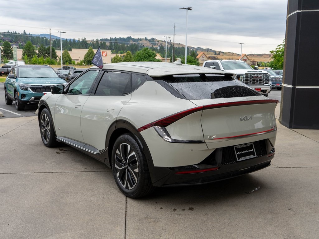 Vehicle image 7 of 36