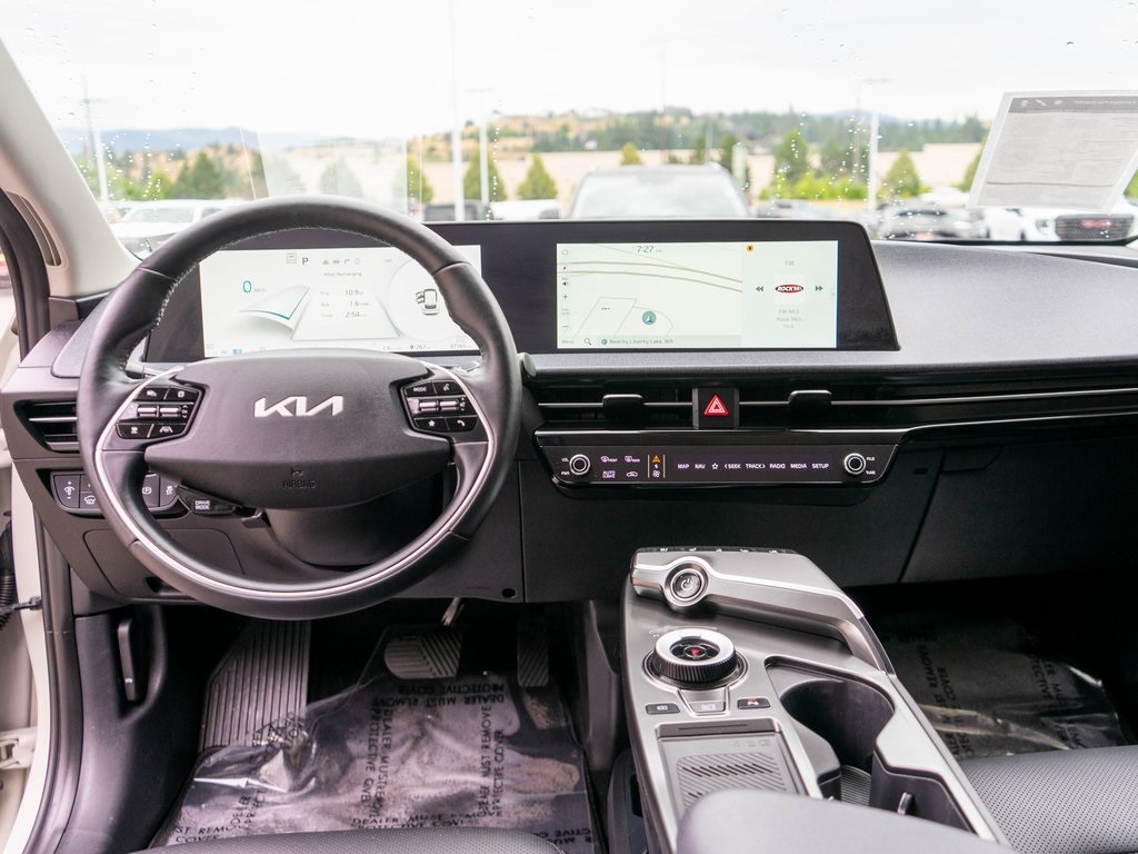 Vehicle image 21 of 36