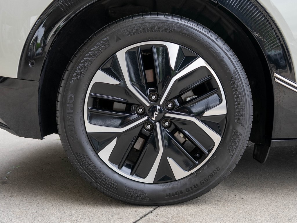 Vehicle image 9 of 36