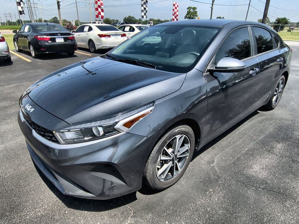 2022 Kia Forte LXS Image 1 of 24