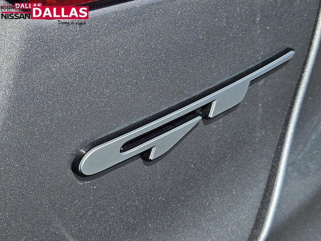 Vehicle image 15 of 35