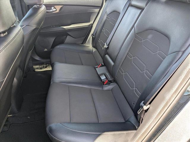 Vehicle image 14 of 27