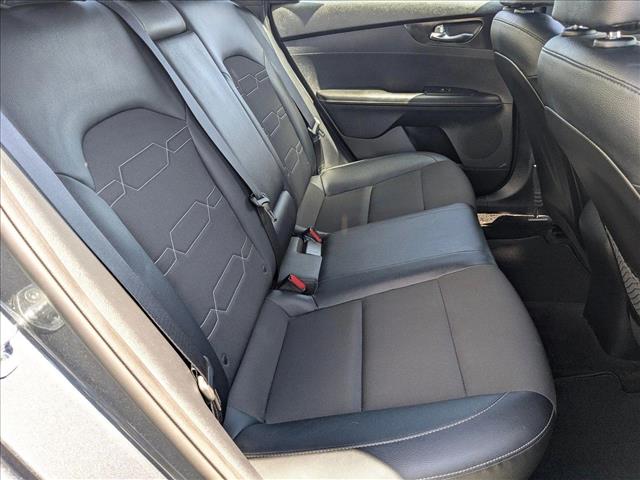 Vehicle image 13 of 27
