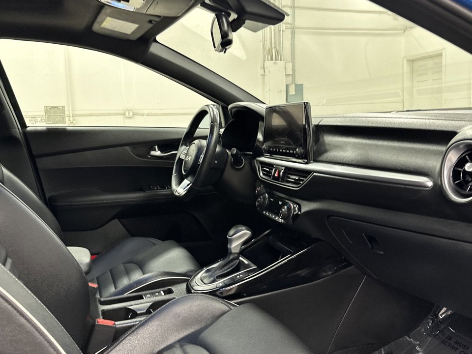 Vehicle image 17 of 30
