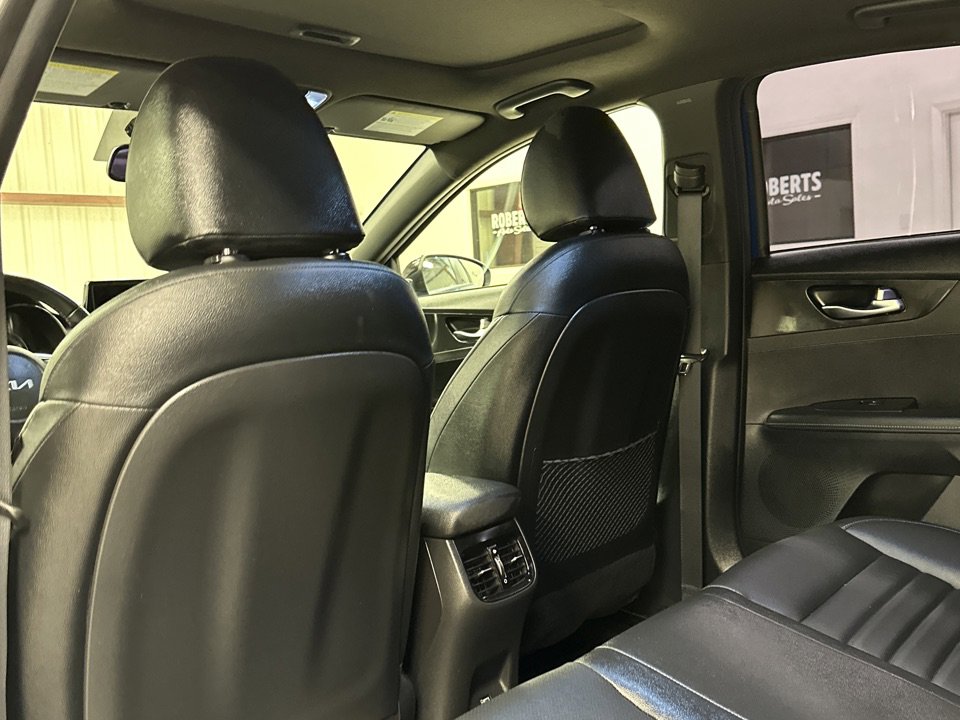 Vehicle image 15 of 30