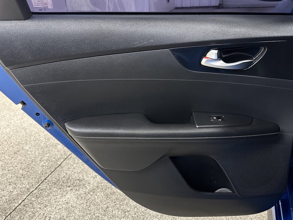 Vehicle image 25 of 30