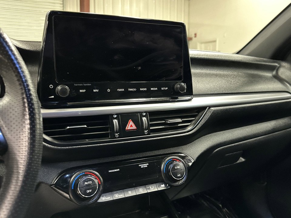 Vehicle image 21 of 30