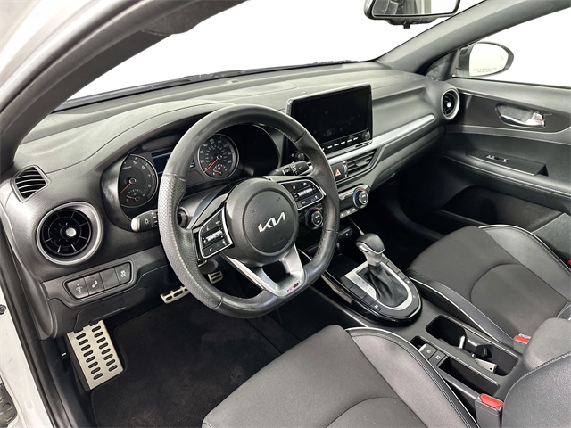 Vehicle image 21 of 40