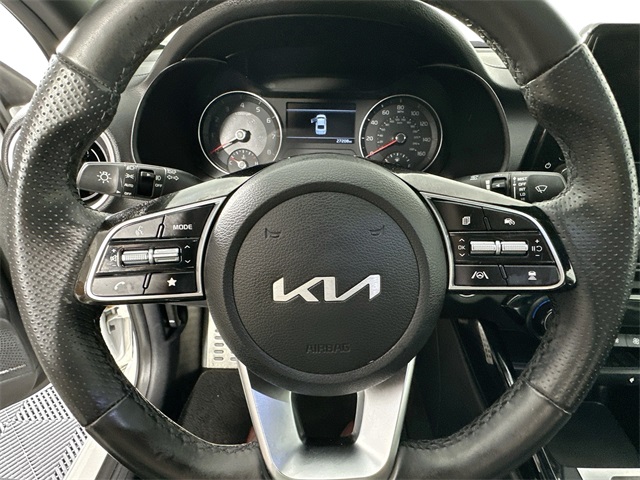 Vehicle image 22 of 40