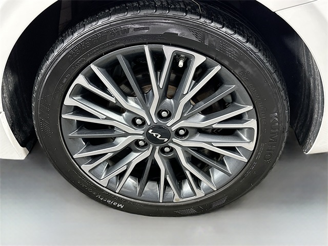 Vehicle image 32 of 40