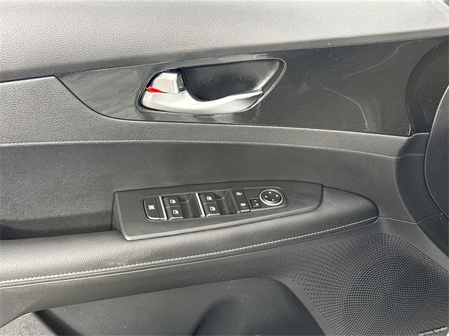 Vehicle image 26 of 40