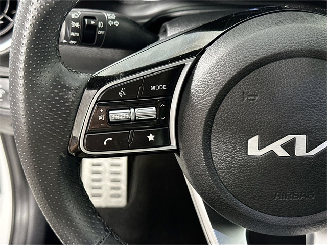 Vehicle image 23 of 40