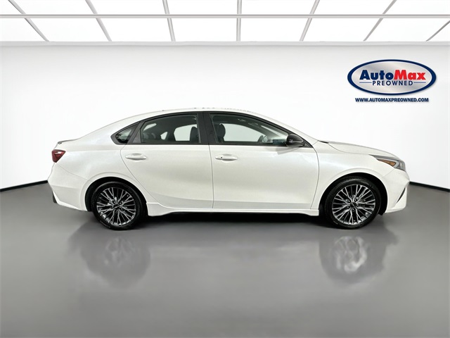 Vehicle image 4 of 40