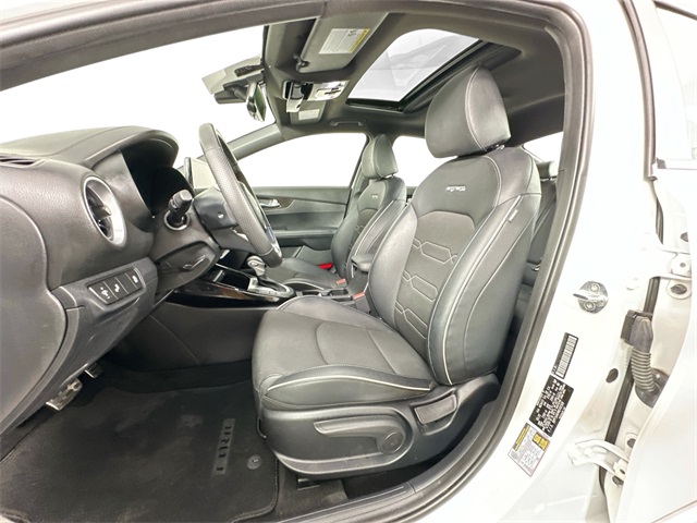 Vehicle image 10 of 40