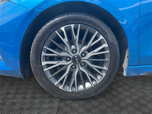 Vehicle image 9 of 15