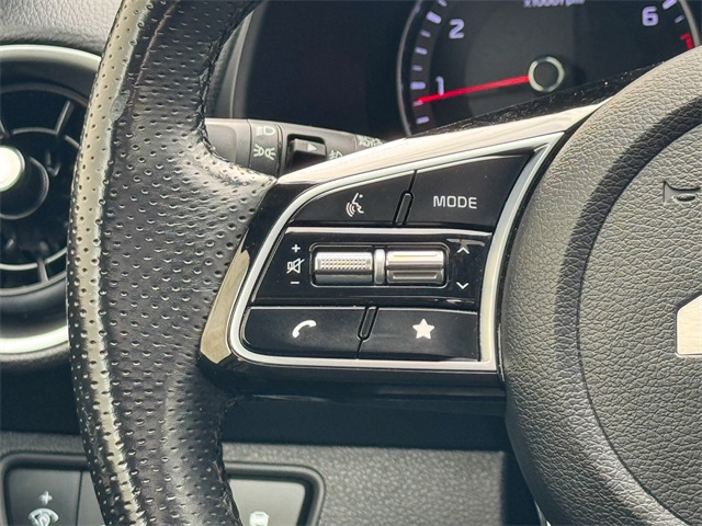 Vehicle image 32 of 48