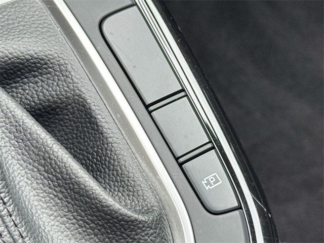 Vehicle image 42 of 48