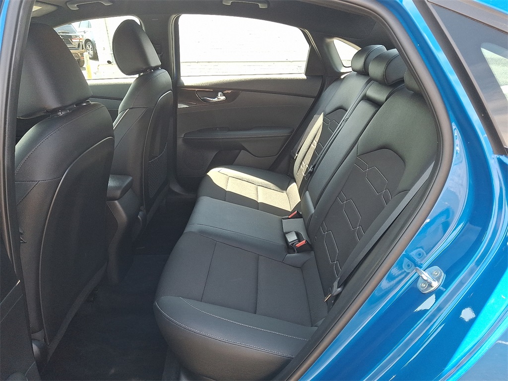 Vehicle image 10 of 31