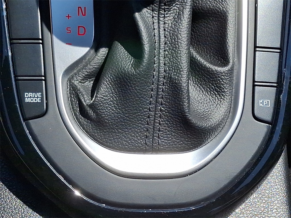 Vehicle image 25 of 31