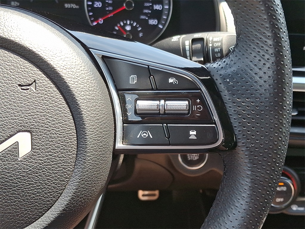 Vehicle image 21 of 31