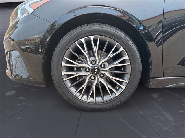 Vehicle image 14 of 27