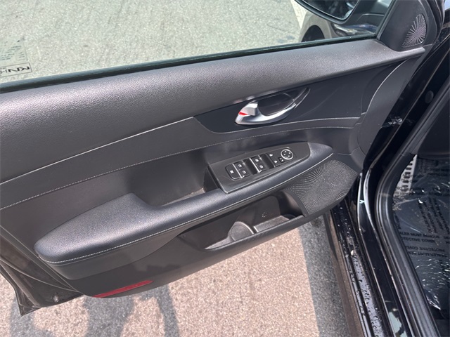 Vehicle image 15 of 27