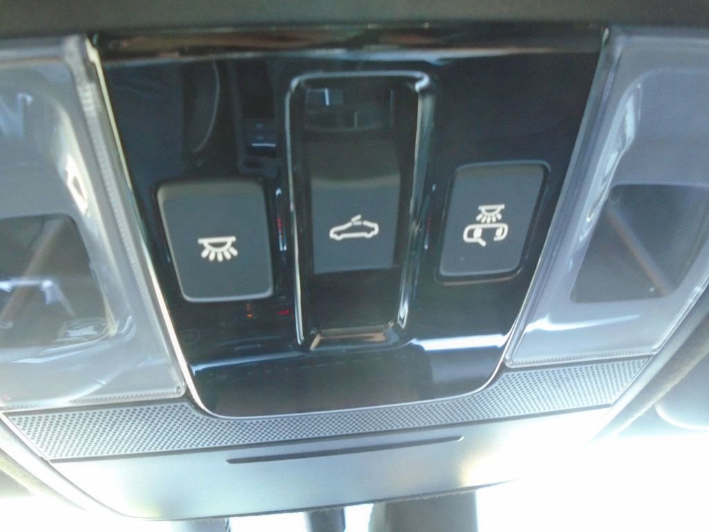 Vehicle image 28 of 46